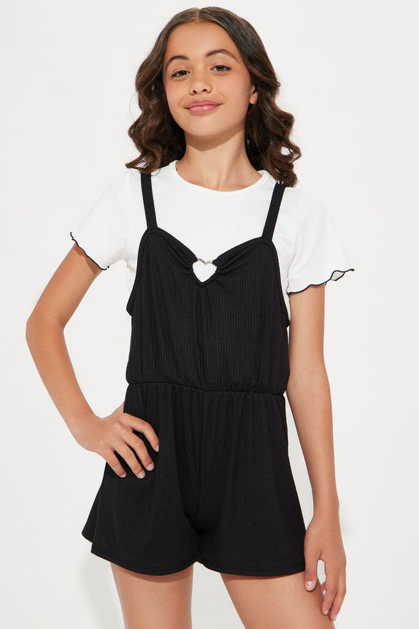 https://cdn.shopify.com/s/files/1/0293/9277/files/04-05-24_S6_44_FN180TMG_Black_RA_JW_14-52-31_127232_TT.jpg?v=1712700866